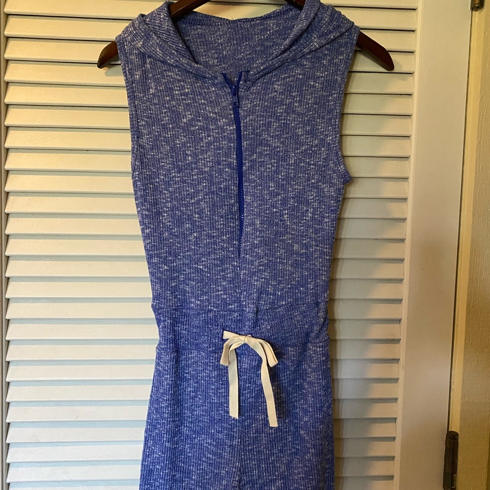 🎈NWT Jumper M with hood⭐️Sale